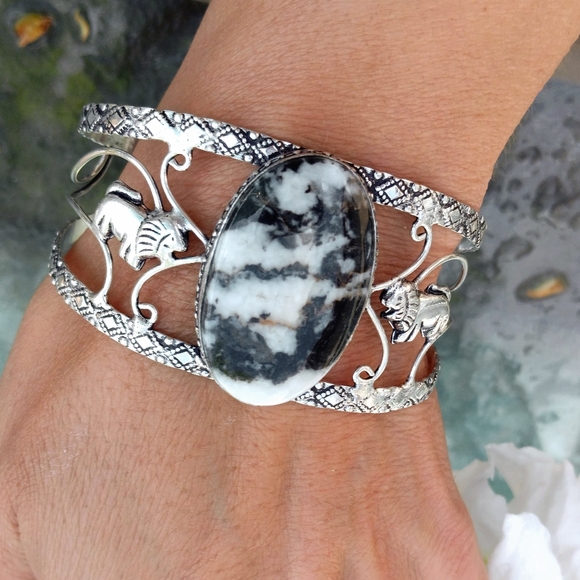 🖤White Buffalo Turquoise Sterling Silver Cuff - Picture 6 of 9